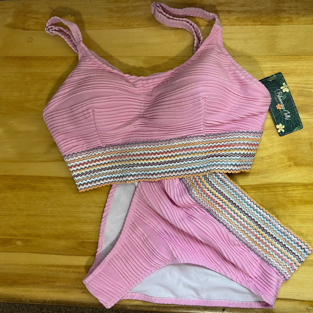 Adorable pink & colorful rainbow color bikini. Size Large. Brand New💗🌈